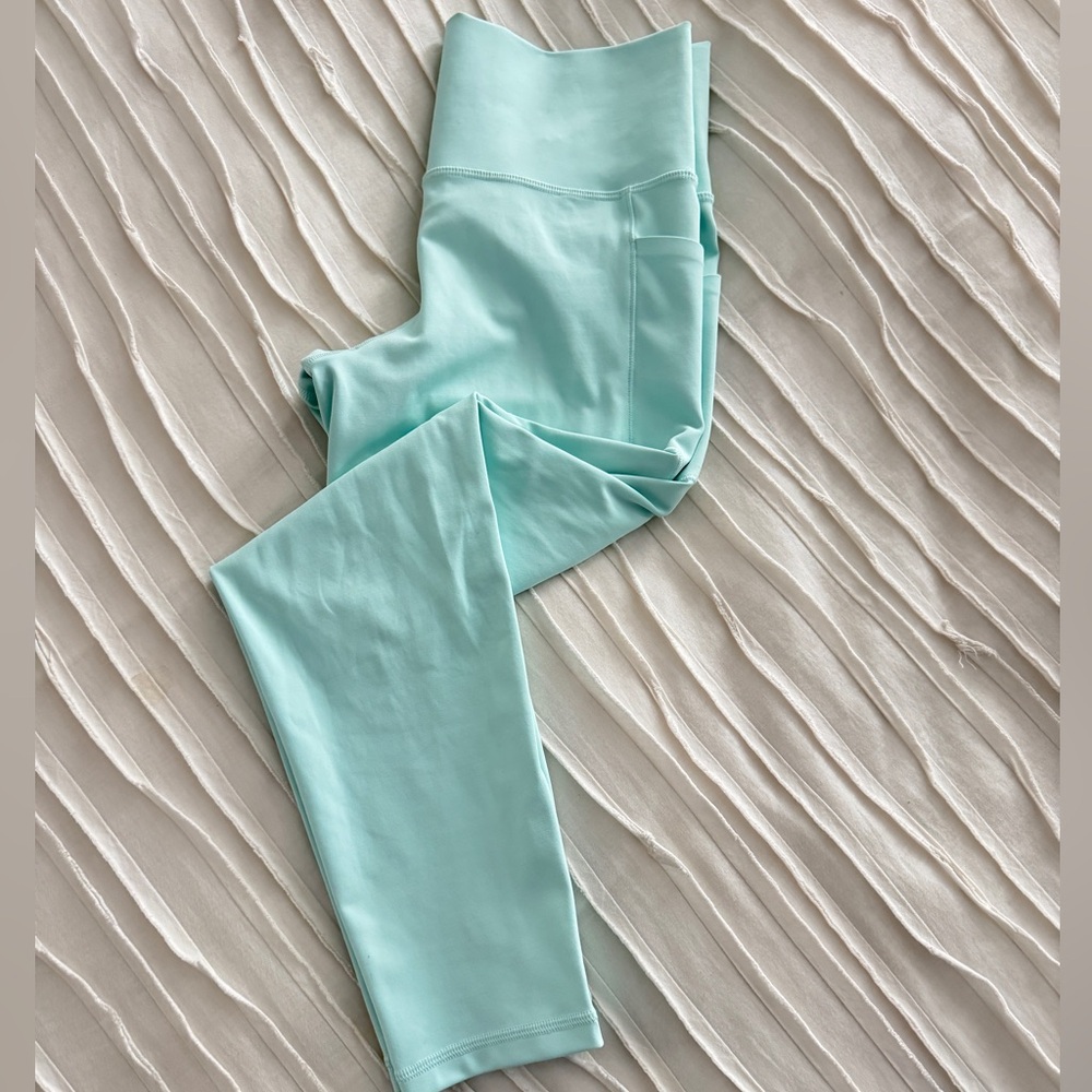 Athleta Salutation Stash Pocket II 7/8 Tight